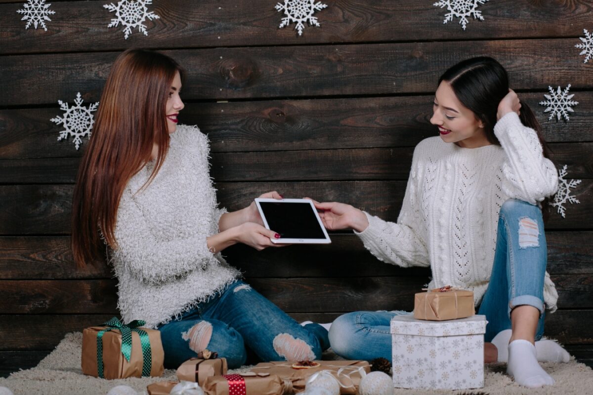 10 Best Christmas Tech Gifts for Women in 2023