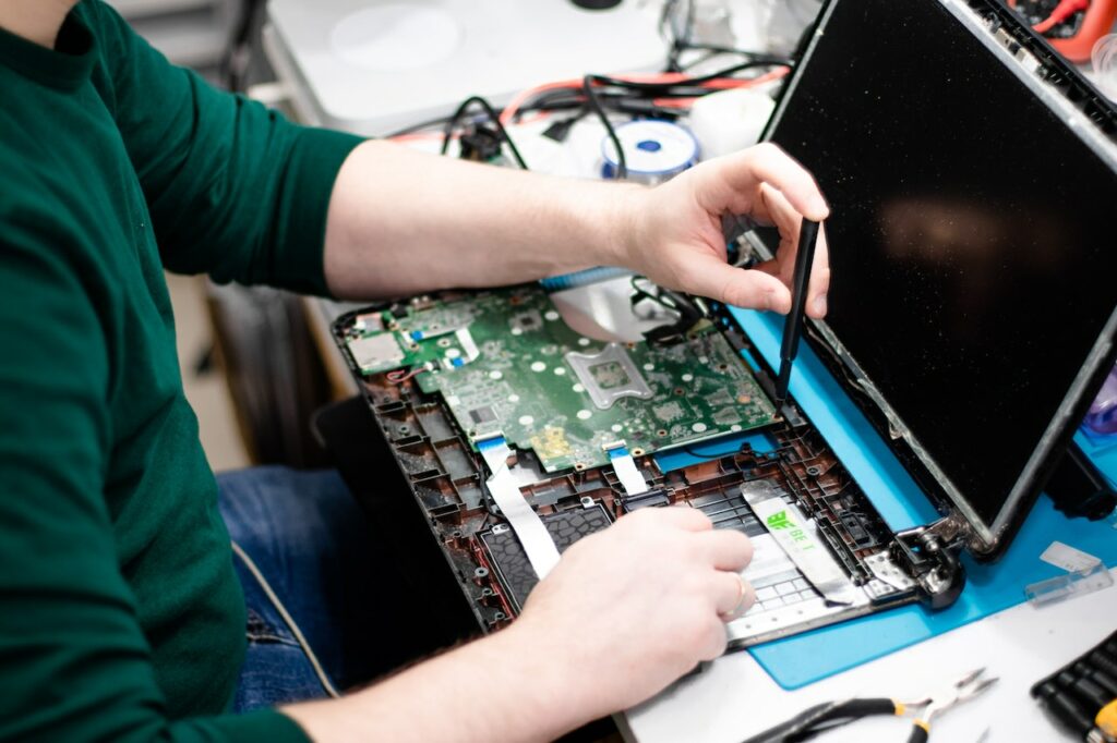 reliable laptop or computer repair shop around you in the USA